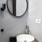 Apartment Radeshi House *