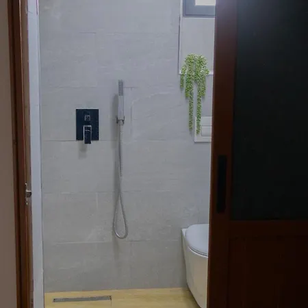 Radeshi House Apartmán