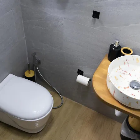 Radeshi House Apartmán